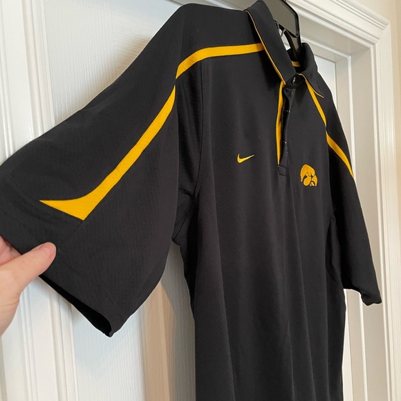 Nike Iowa Hawkeyes 🎉HP🎉 short sleeve polo shirt top size Medium- black - Picture 8 of 9